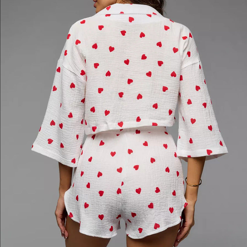 Dame hyggeligt pyjamasæt med hjerteprint og moderne volangdetaljer Stilla
