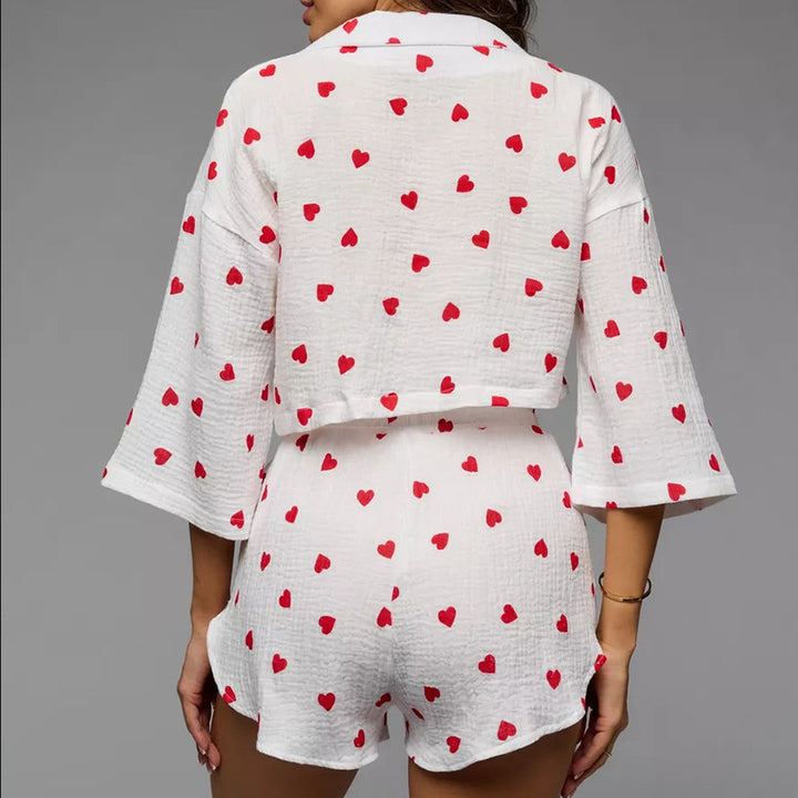 Dame hyggeligt pyjamasæt med hjerteprint og moderne volangdetaljer Stilla