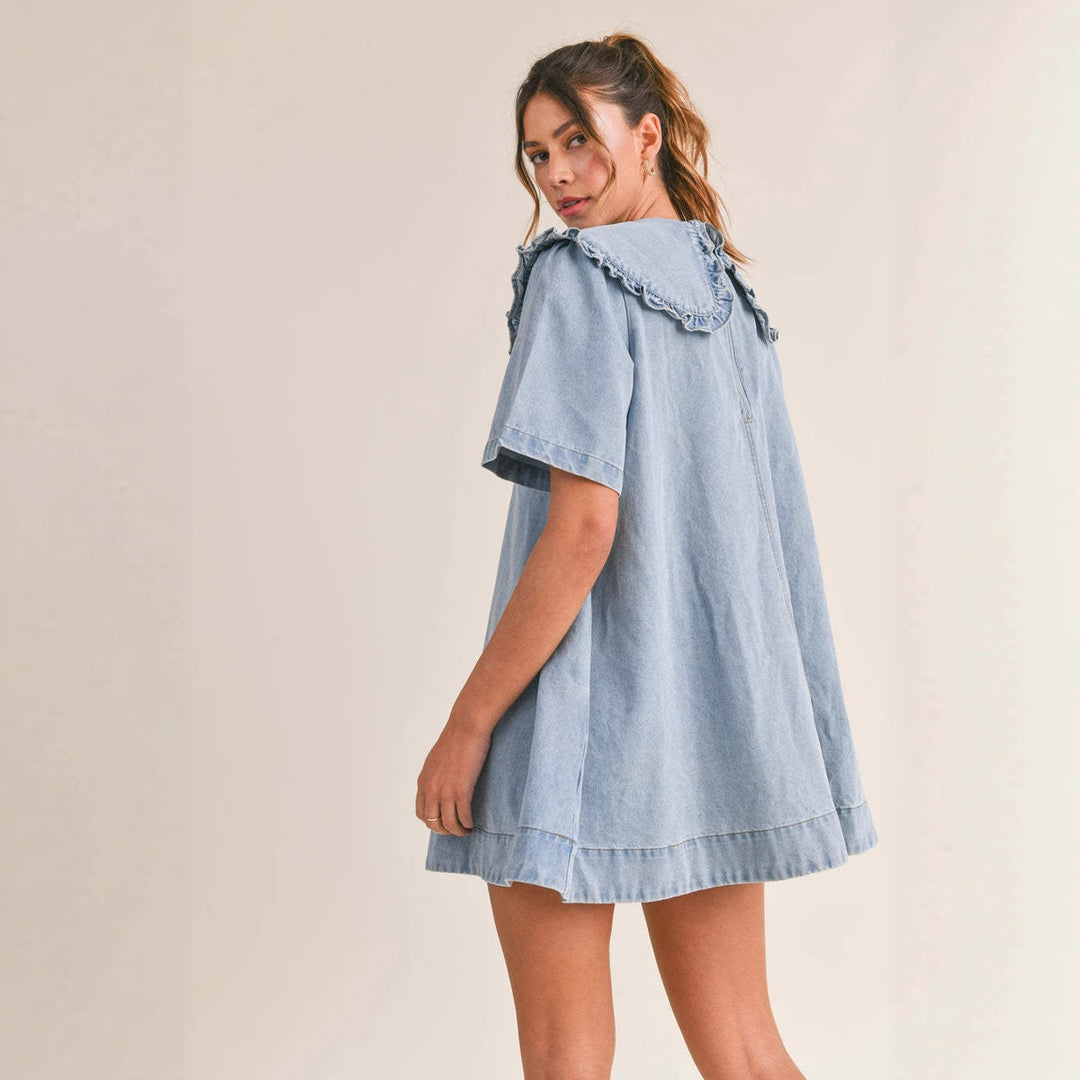 Dame denim kjole med elegant flæsekantet krave Skovae