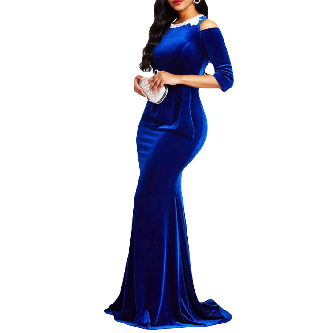 Dame Elegant og figursyet fløjlskjole med peplum-detalje Stilla