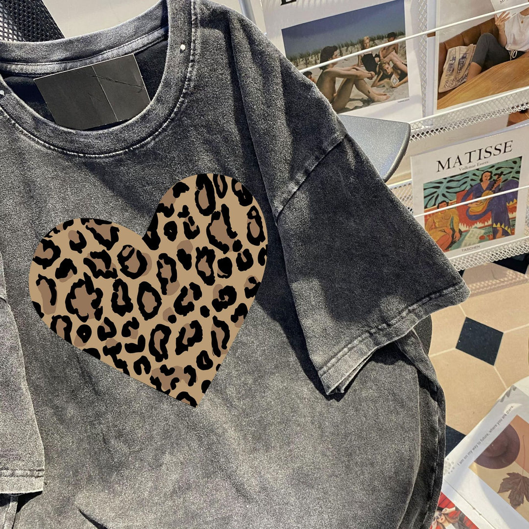 Dame T-shirt med stilfuldt leopardmønsterhjerte Stilla
