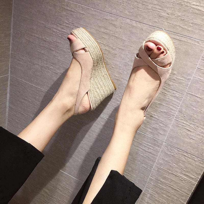 Dame Wedge-sandaletter med elastisk remdesign og fashionable plateau Stilla