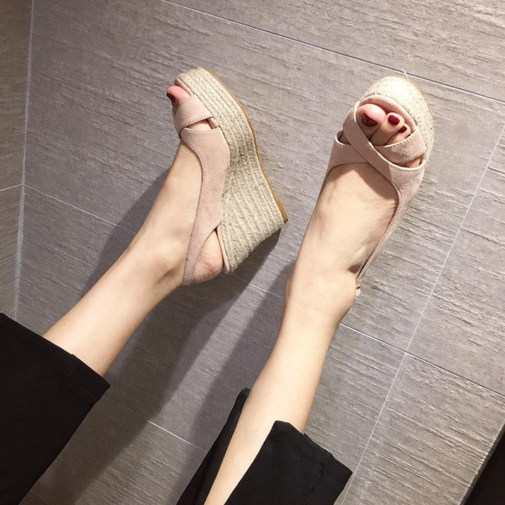 Dame Wedge-sandaletter med elastisk remdesign og fashionable plateau Stilla
