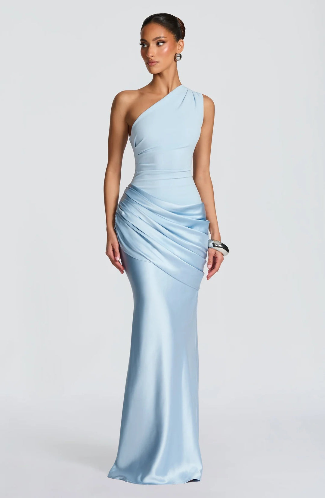 Dame elegant asymmetrisk satin aftenkjole med drapering design Skovae