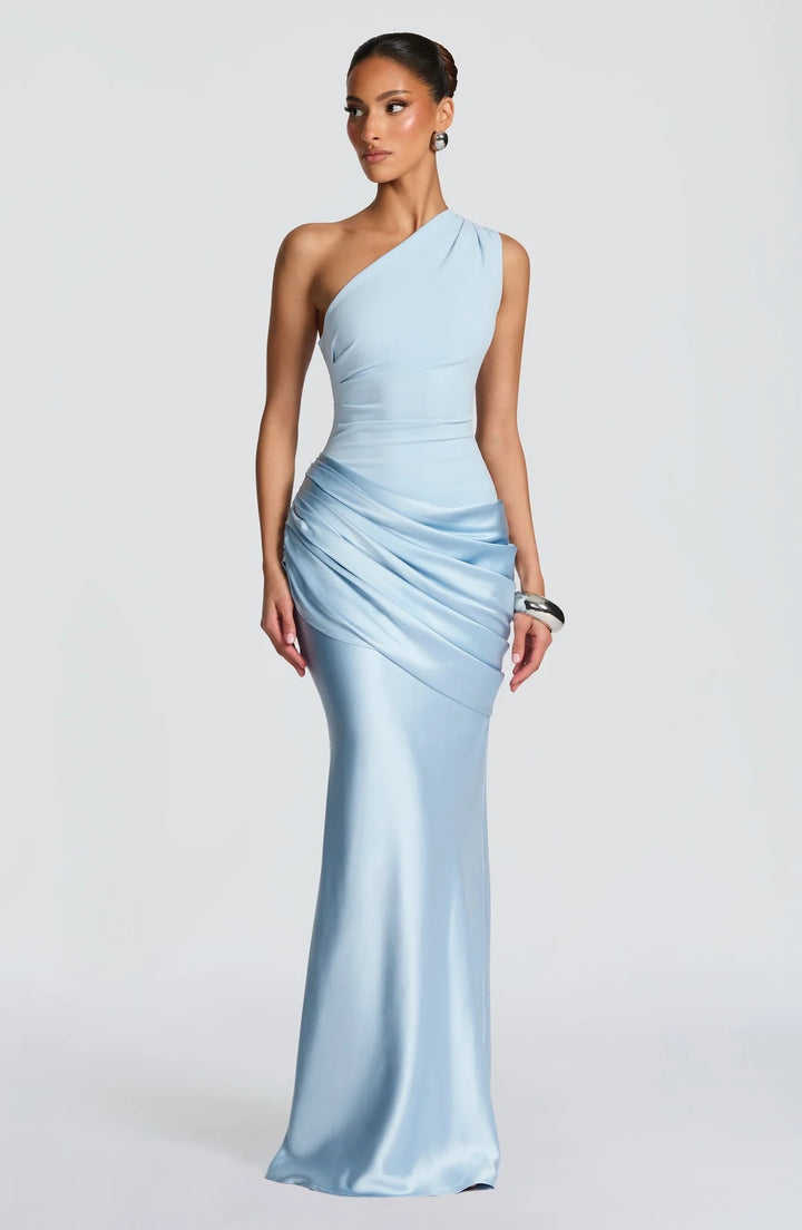 Dame elegant asymmetrisk satin aftenkjole med drapering design Skovae