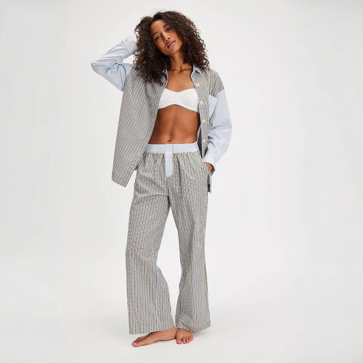 Dame fritids-pyjamasæt med moderne ternet design og løs pasform Stilla