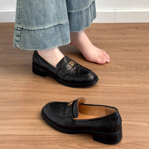 Dame elegante klumpet slippers med dekorativt gyldent accent Stilla