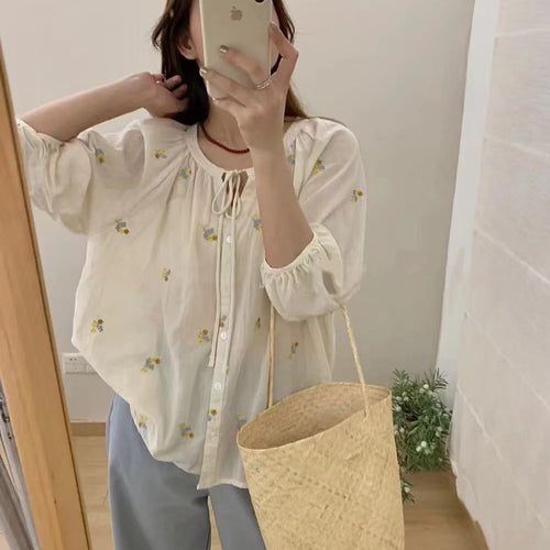Dame Broderet Bluse med Knude Slips og Ballonærmer Stilla