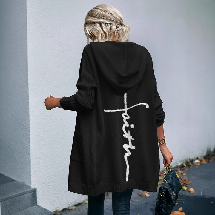 Dame Hoodie-kjole med elegant hætte og stilfuld skrifttype Stilla