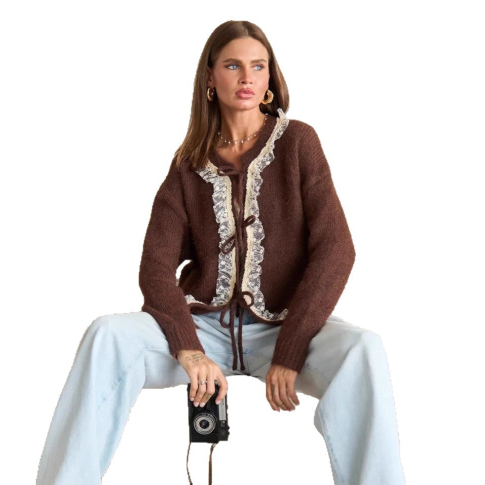Dame elegant strikket cardigan med fine blondedetaljer Stilla