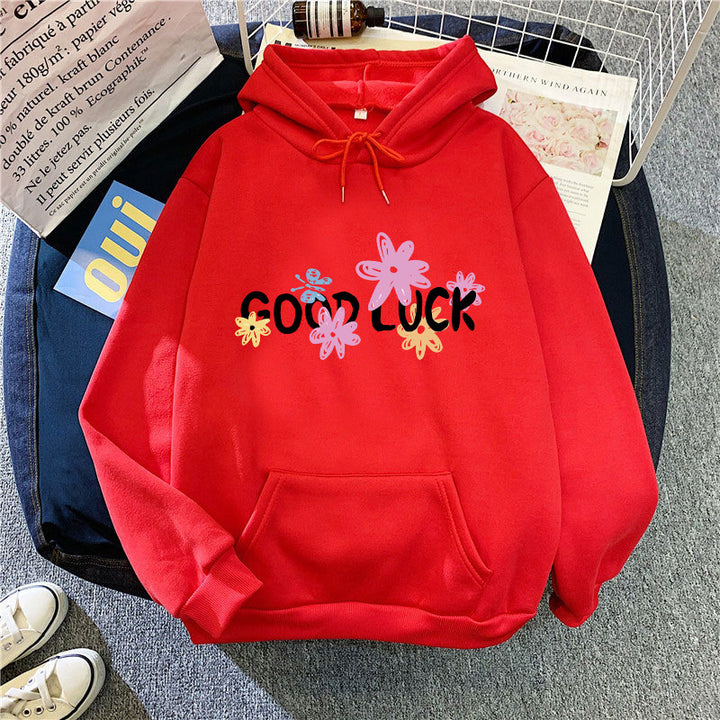 Dame hoodie med munter design og trykte bogstaver Skovae