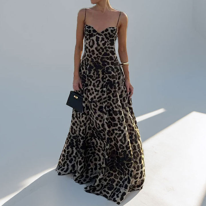 Dame maxikjole i elegant leopardmønster med fine spaghetti-stropper Stilla