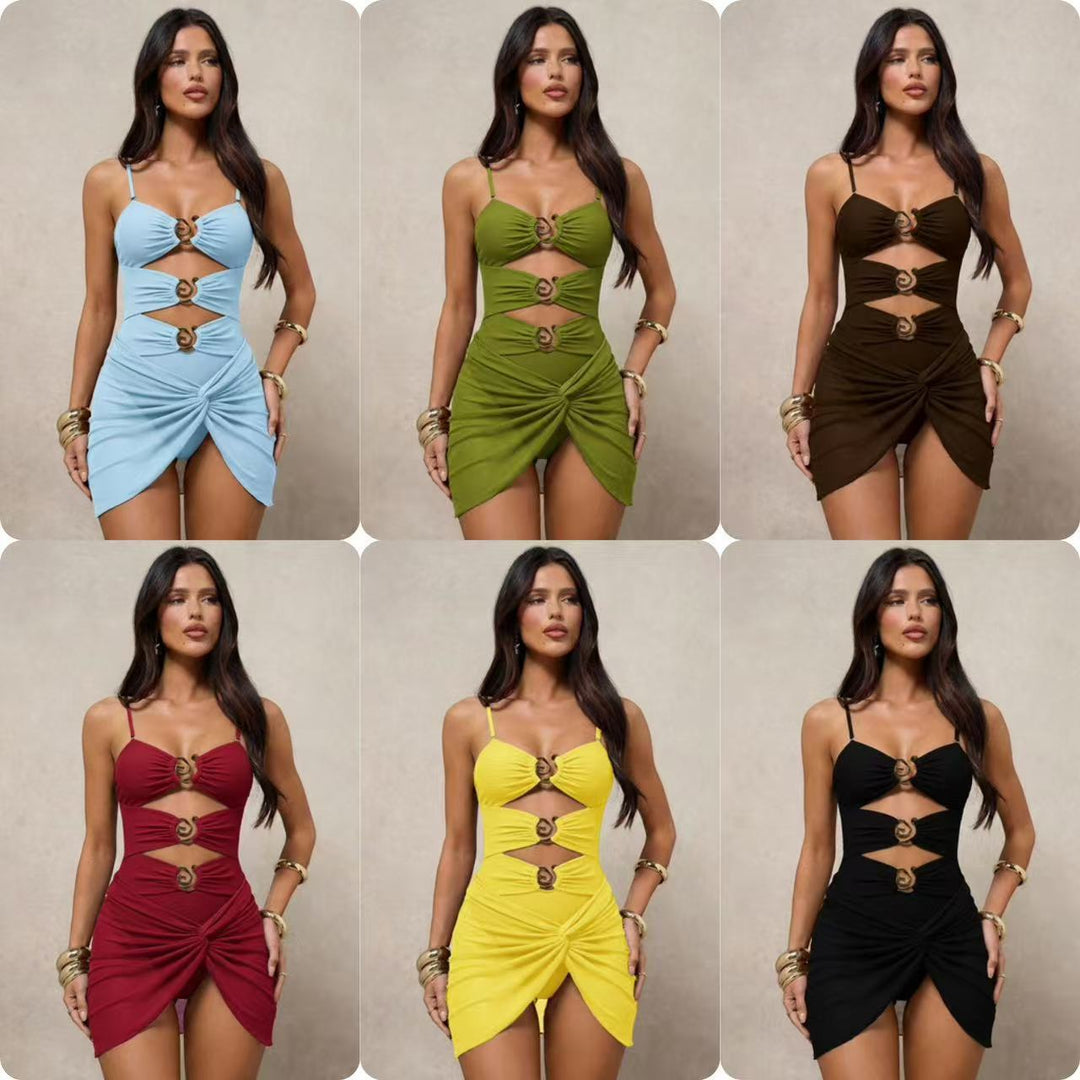 Dame monokini med urbane cut-out-detaljer og fashionable smykkeakcenter Skovae