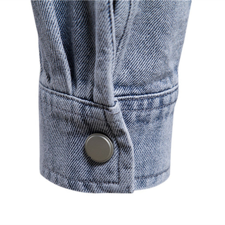 Herrer med afslappet jeans-overskjorte med trykknaplukning, påsyede brystlommer og klassisk skjortekrave Skovae