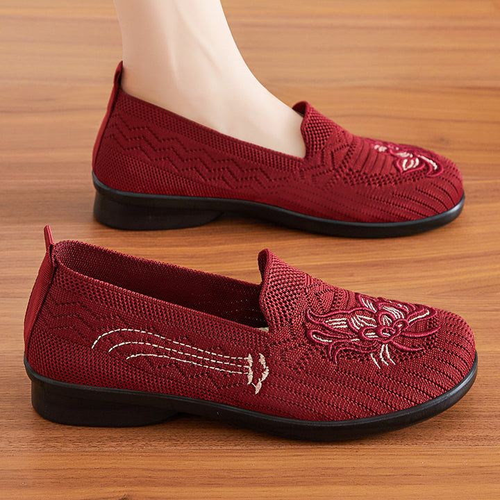 Dame Komfortable og stilfulde slippers med fin broderi Stilla
