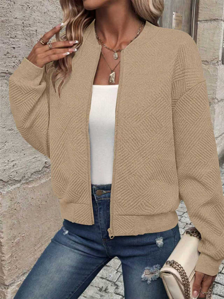 Dame moderigtig sweatjakke med tekstureret design og lynlås Stilla