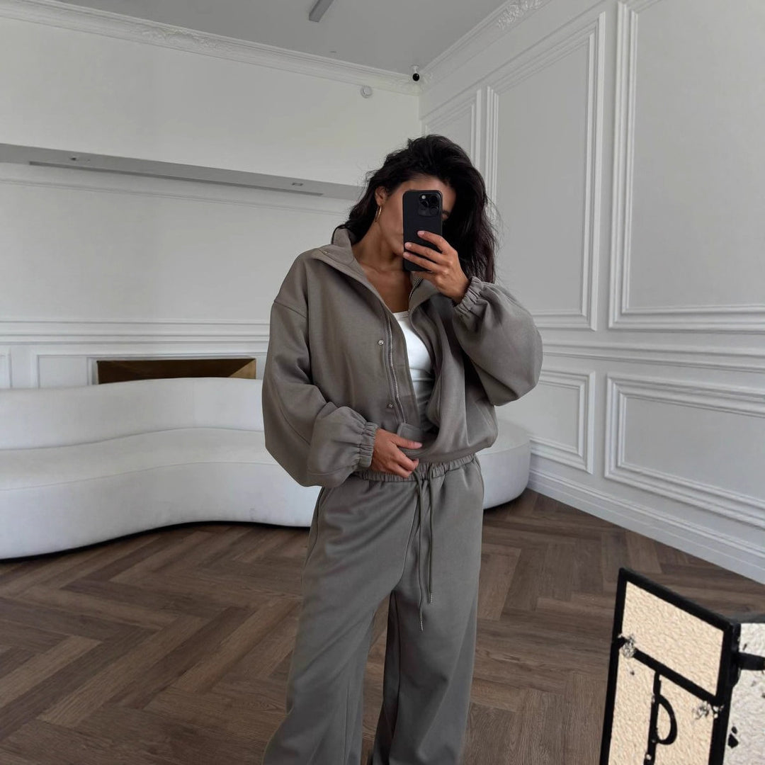 Kvinders afslappede sæt med kort hoodie og komfortable joggers Stilla