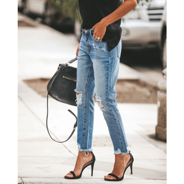 Dame Ripped Jeans i moderne Relaxed-Fit med frynset kanter og karakteristiske distressed-detaljer Stilla