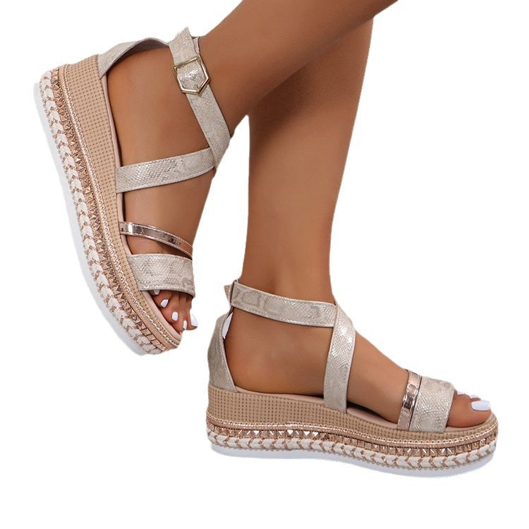 Dame wedge-sandaler med justerbare stropper og moderigtig bast-look Stilla