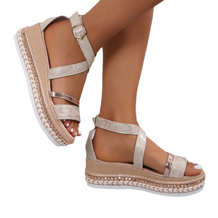 Dame wedge-sandaler med justerbare stropper og moderigtig bast-look Stilla