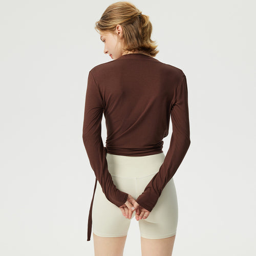 Dame indpakningsbluse med elegant V-hals og fint stof Stilla