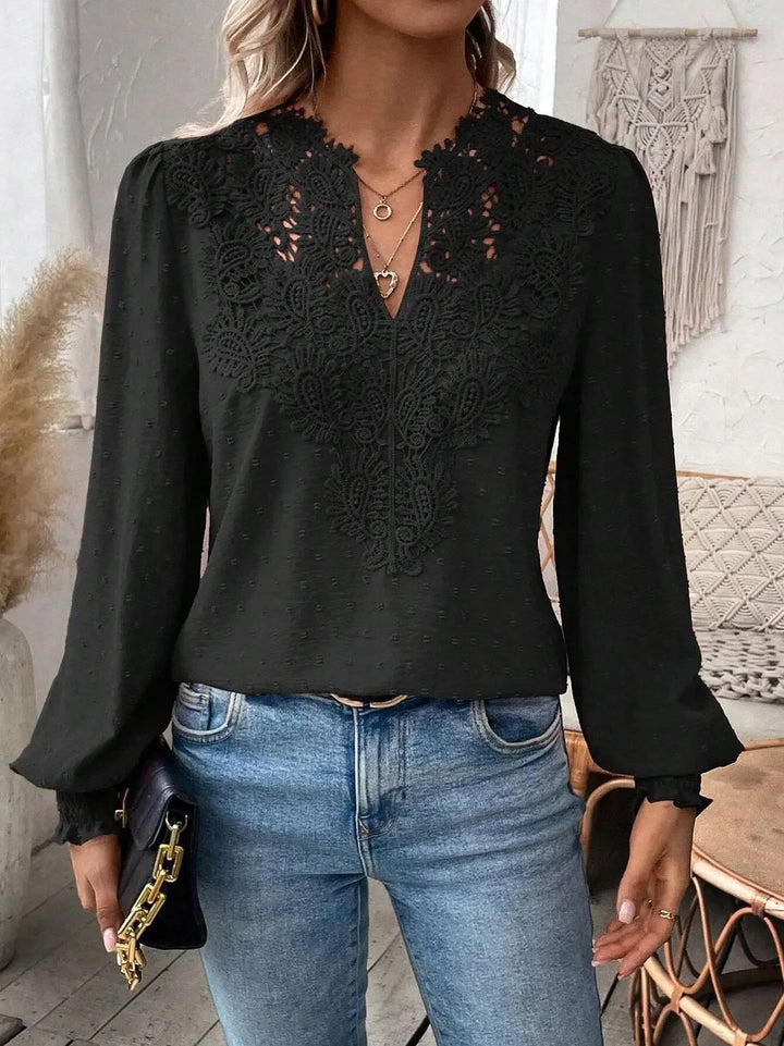 Damebluse med kunstnerisk broderi Stilla