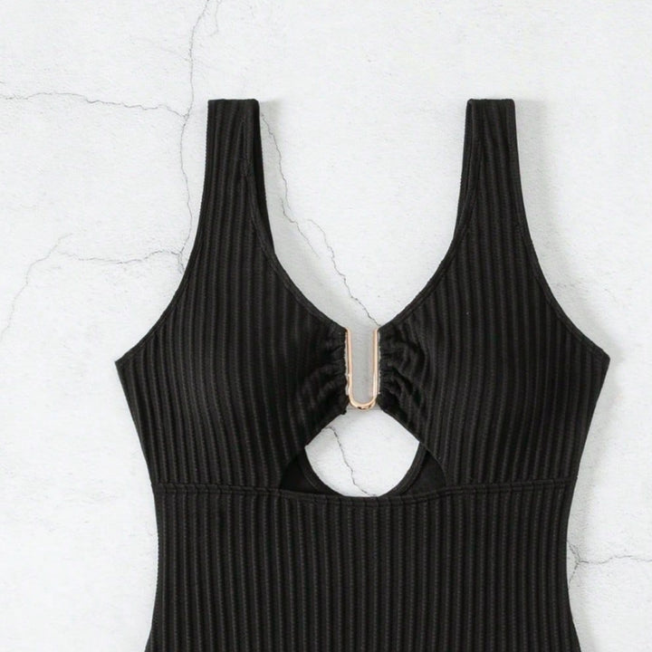 Dame Cut-Out Badedragt med elegant ribbet design Skovae