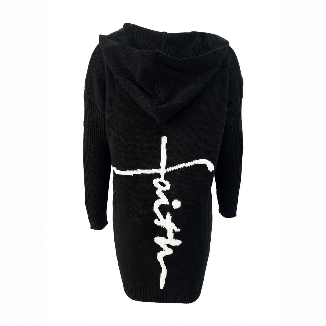 Dame Hoodie-kjole med elegant hætte og stilfuld skrifttype Stilla