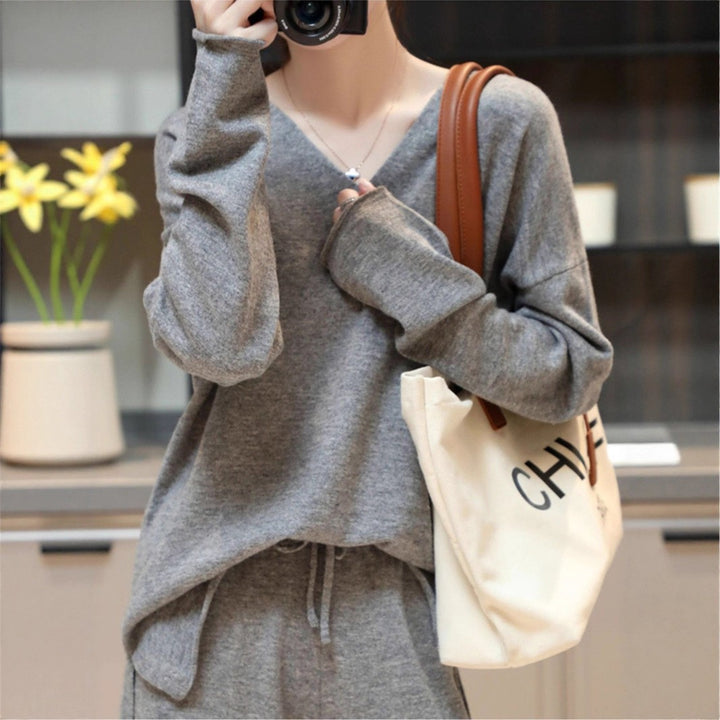 Kvinders V-hals sweater med blødt materiale og afslappet pasform Stilla