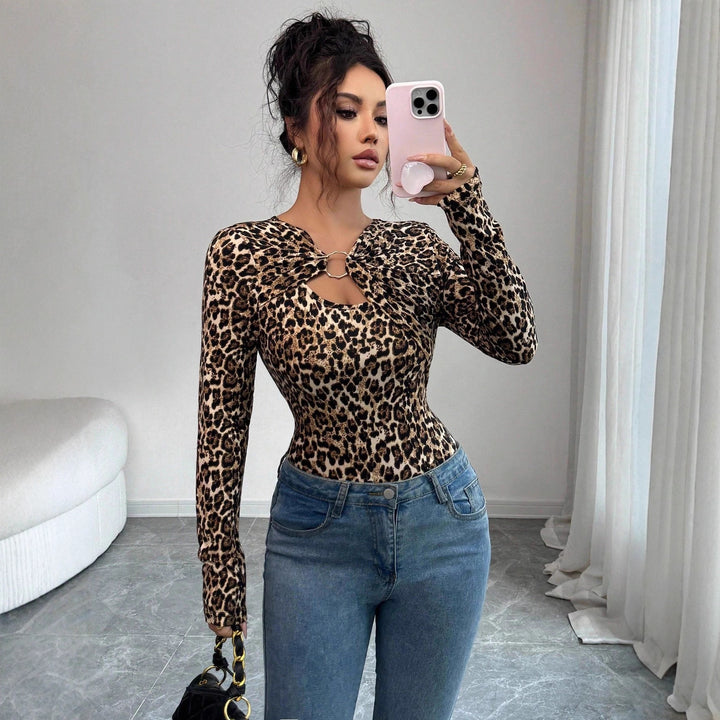 Dame nan figurnotéret Langarm-body med leopardprint og dekorativ ring Skovae