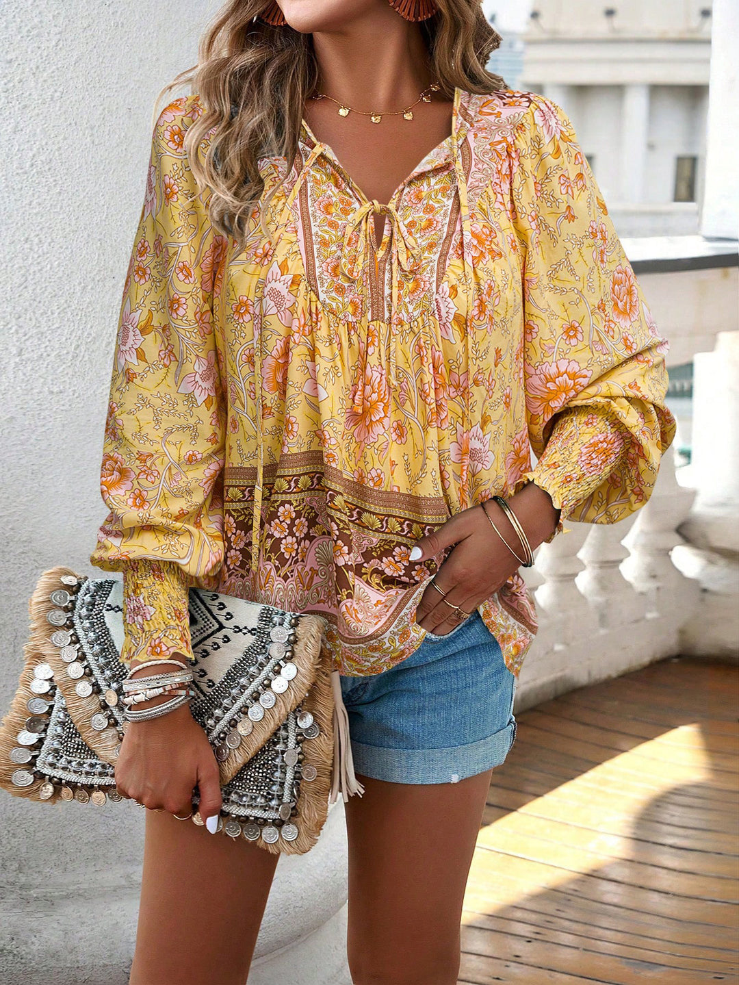 Dame Boho-stil bluse med blomsterprint og brede ærmer Stilla