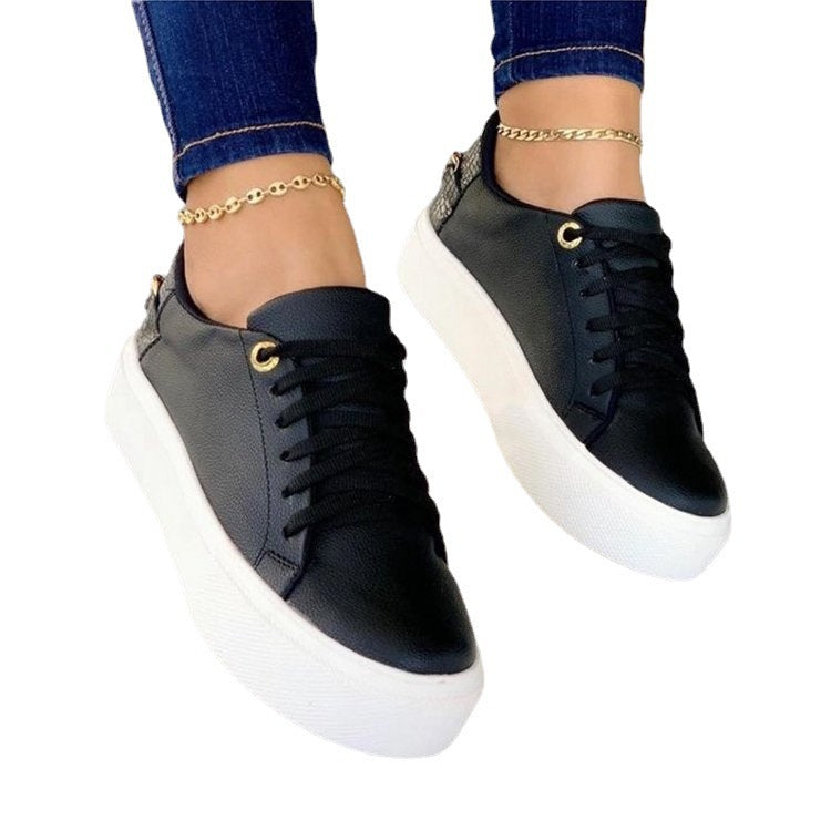 Dame sneakers med komfortabel plateau sål og modige detaljer Stilla