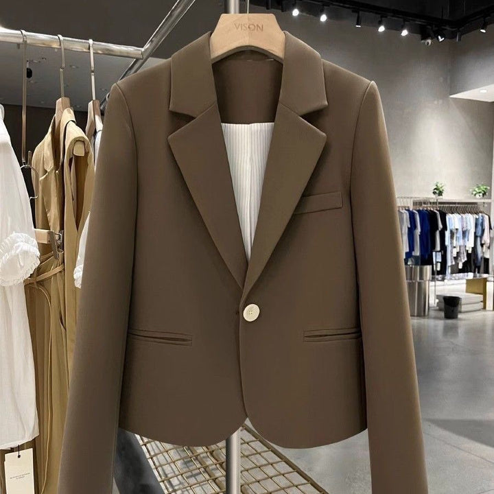 Damer Elegant og skræddersyet blazer med slanke klapper Stilla