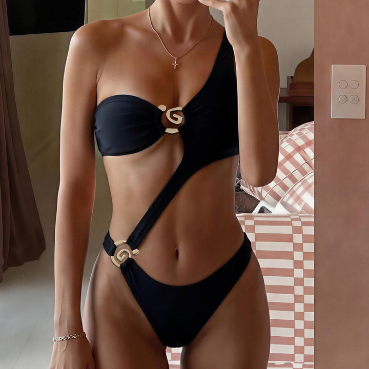 Dame Monokini med asymmetrisk design og elegant drapering Skovae