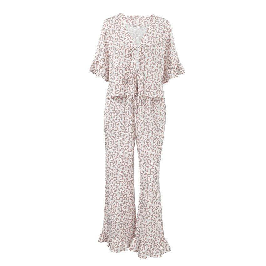 Dame loungewear-sæt med moderne leopardmønster og komfortable detaljer Stilla