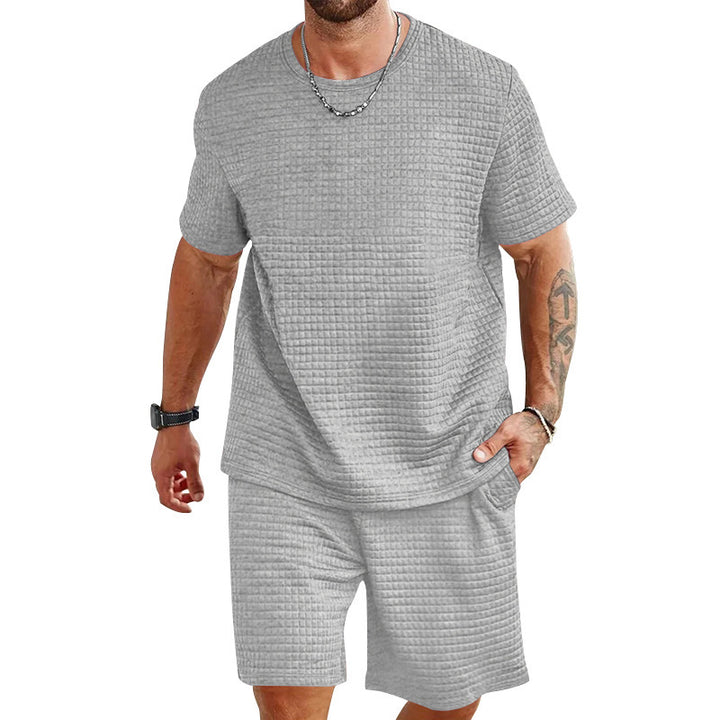 Herre nan let fritids-sæt i vaffelstruktur med rundhalset T-shirt og komfortable shorts Skovae