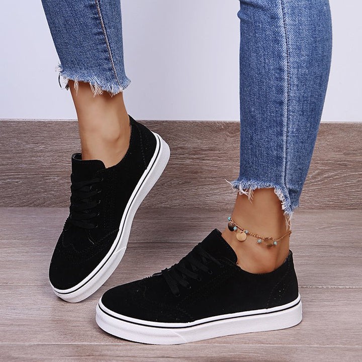Dame Sporty Sneakers med raffineret hulmønster-udseende og fleksibel sål Stilla