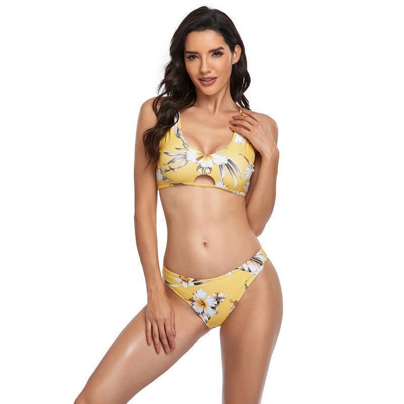 Dame bikini sæt med modet cut-out-design og farverigt mønster Stilla