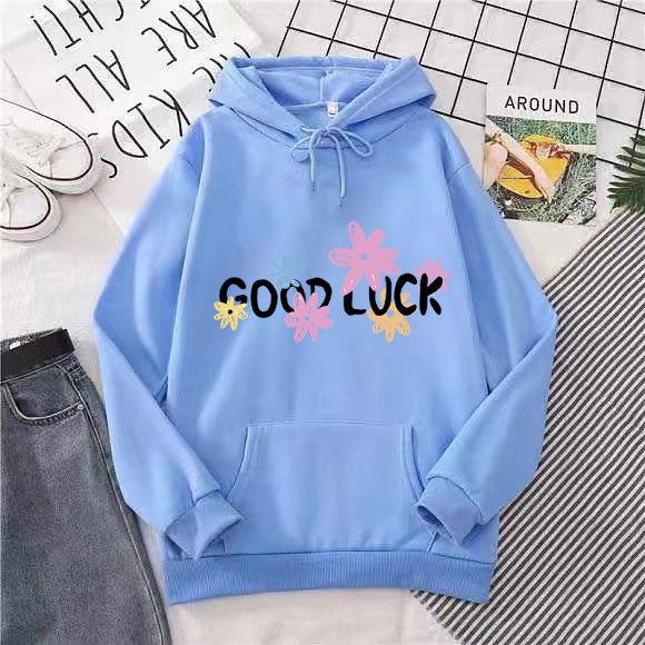 Dame hoodie med munter design og trykte bogstaver Skovae