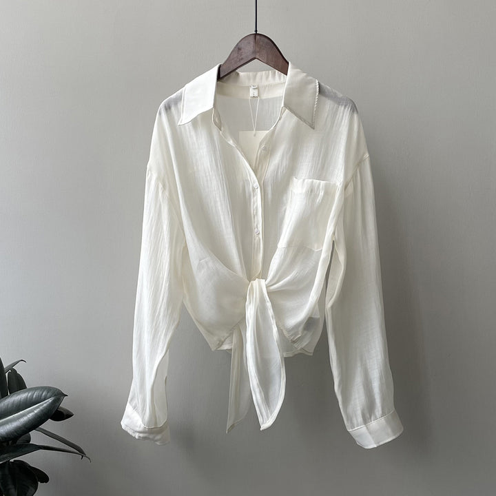Dame elegant bluse med snoet kant og praktisk brystlomme Stilla
