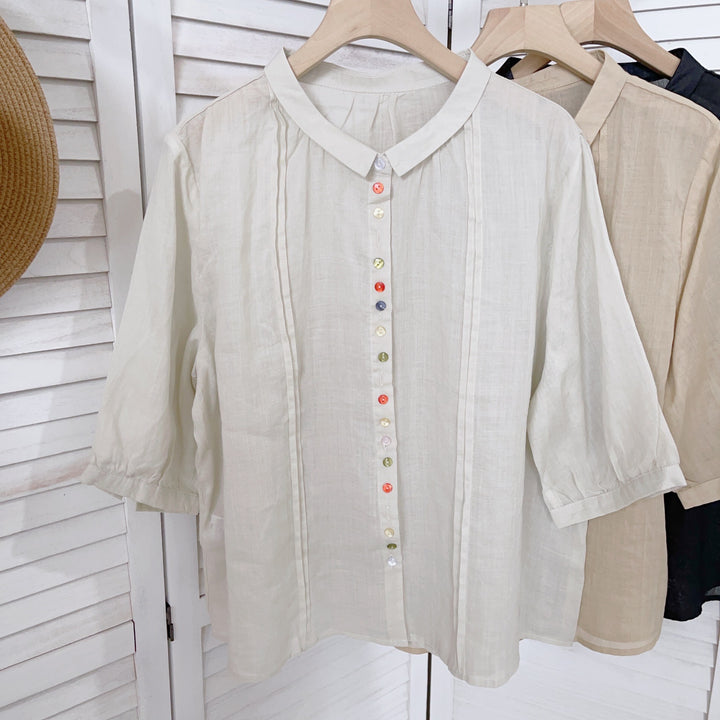 Femme Let Button-Up Bluse med Farverigt Knapdetalje Stilla