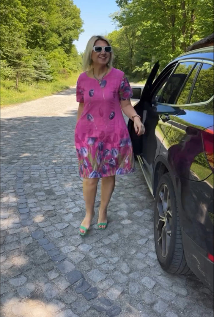 Dame fritidkjole med blomsterprint og behagelig snit Stilla