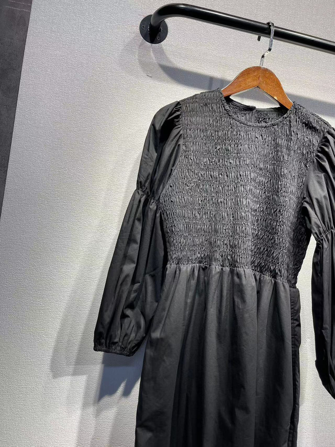 Dame Mini-kjole med smagfuldt flæsedetalje og elastisk talje Stilla