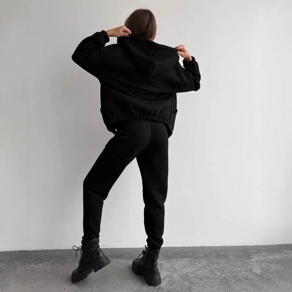 Kvindernes komfortable loungewear sæt med tekstureret top og elastisk talje Skovae