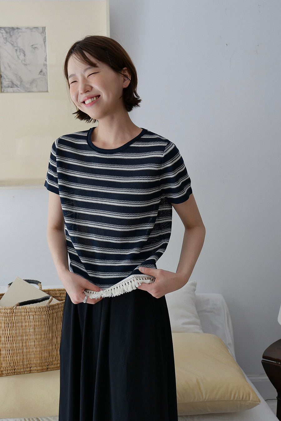 Dame afslappet top med fin stribet look og trendy frynsedekoration Stilla