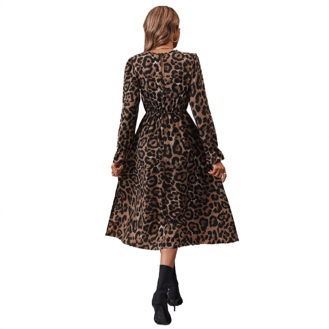 Kvinders elegante maxikjole med moderne leopardprint og nostalgiske puffærmer Stilla