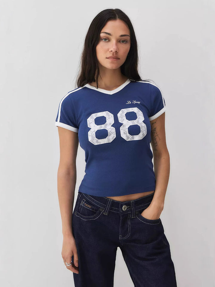 Dame Sporty T-shirt med spidspynt og V-udskæring Stilla