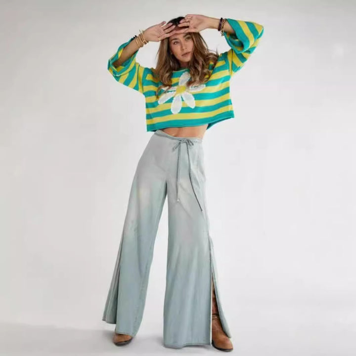Dame Modish Crop-Sweater med fluffy blomsterdesign og stribet design Stilla