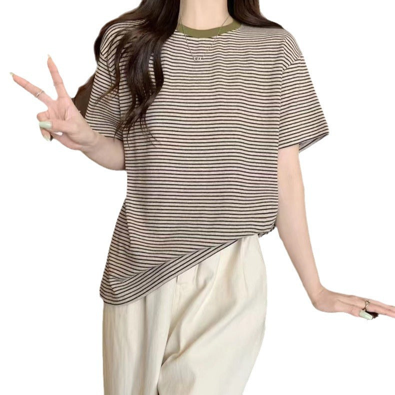 Femme Relaxed Fit Stribet T-Shirt med Kontrast Udsnit Stilla