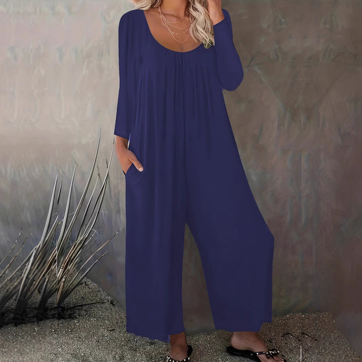 Kvinders bredskårede jumpsuit med praktiske lommer og moderne snit Stilla